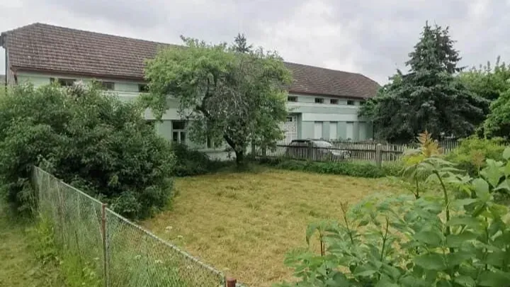 Velká zemědělská usedlost , 13 ha polí a 1,5 ha lesa